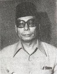 EWP Tambunan, a Christian, was known for his habit of wearing red songkok.