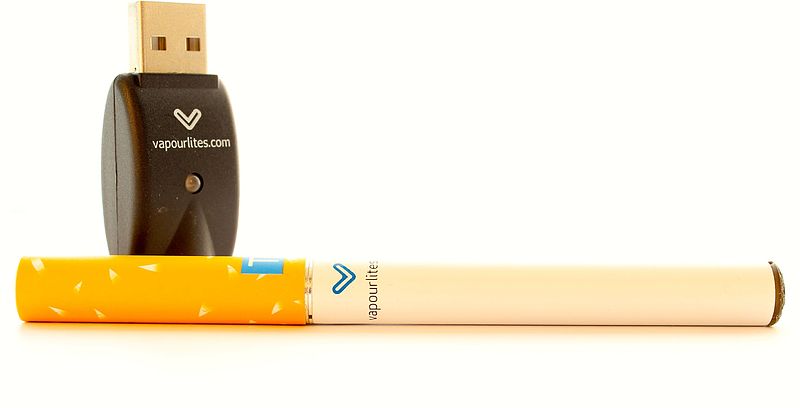 File:Electronic Cigarette and USB Charger (14939561277).jpg