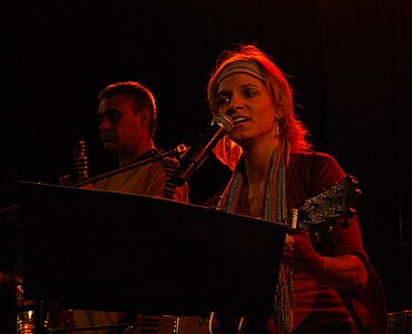 Erika Büsch en un concert en Atlántida, Canelones (Uruguay)