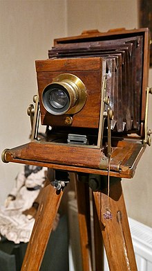 Eski bir fotoğraf makinesi.
