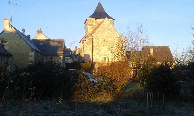 File:Esves-le-Moutier? église Saint Maurie, ancen monastère ou "moutier".jpg