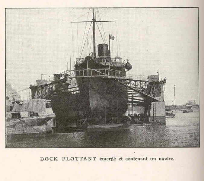 File:FMIB 37387 Dock Flottant emerge en contenant un navire.jpeg