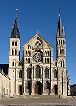 Facade Basilique Saint-Remi Reims 130208.jpg