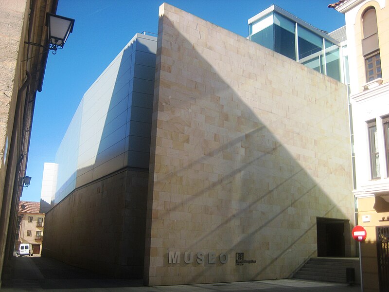 File:Fachada principal del Museo Etnográfico de Castilla y León (Zamora).JPG