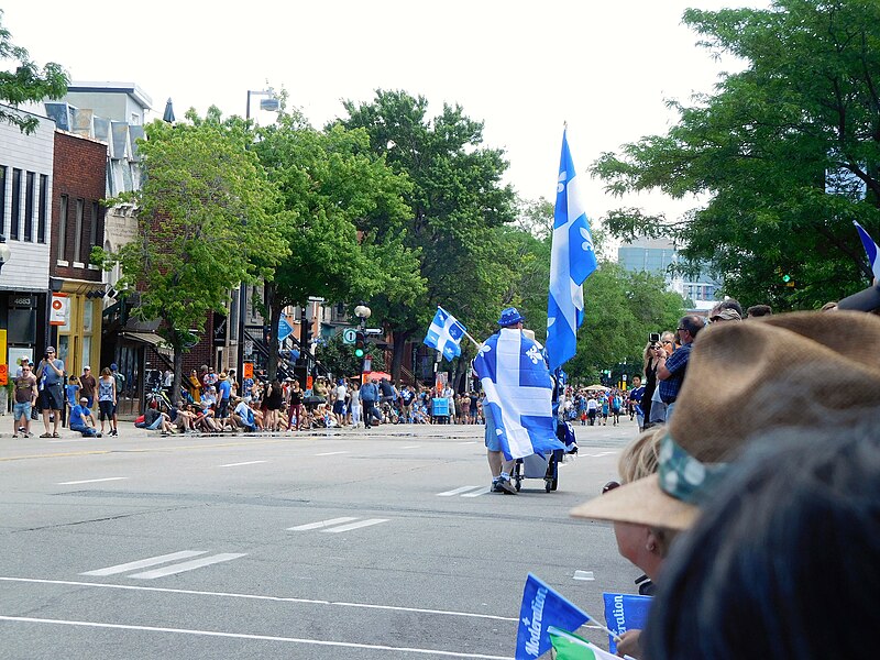 File:Fete nationale du Quebec, rue Saint-Denis, 2017-06-24 - 012.jpg