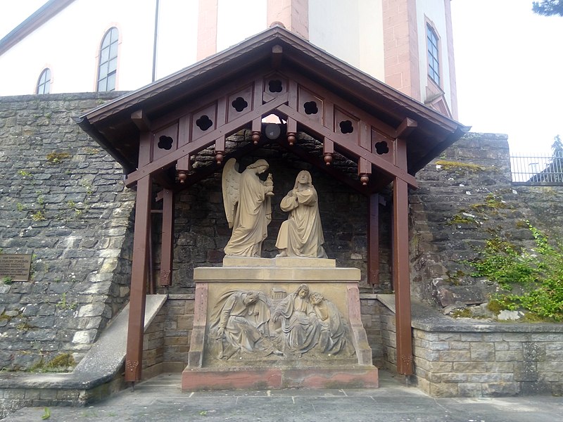 File:Figurengruppe in Götzingen.jpg