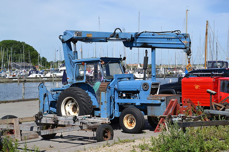 File:Ford tractor in Roskilde, Denmark.JPG