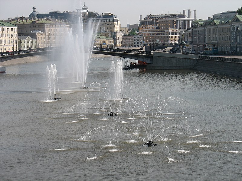 File:Fountains of the Vodootvodny Canal.JPG