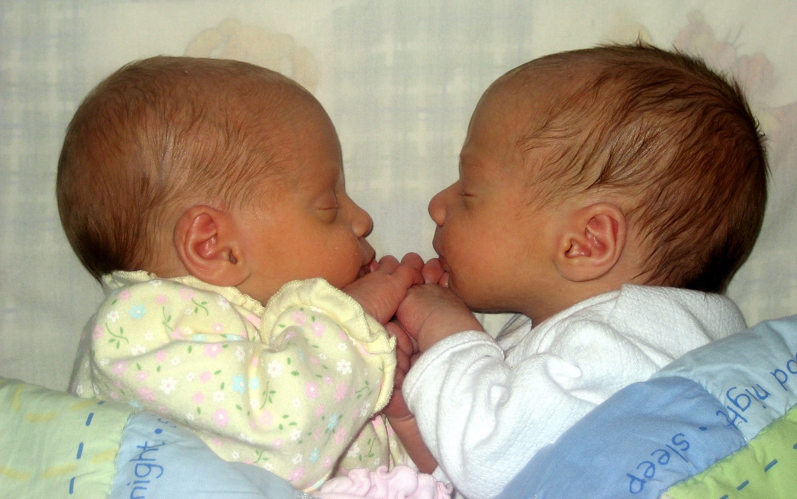 Когда двое подружек родятся малыши