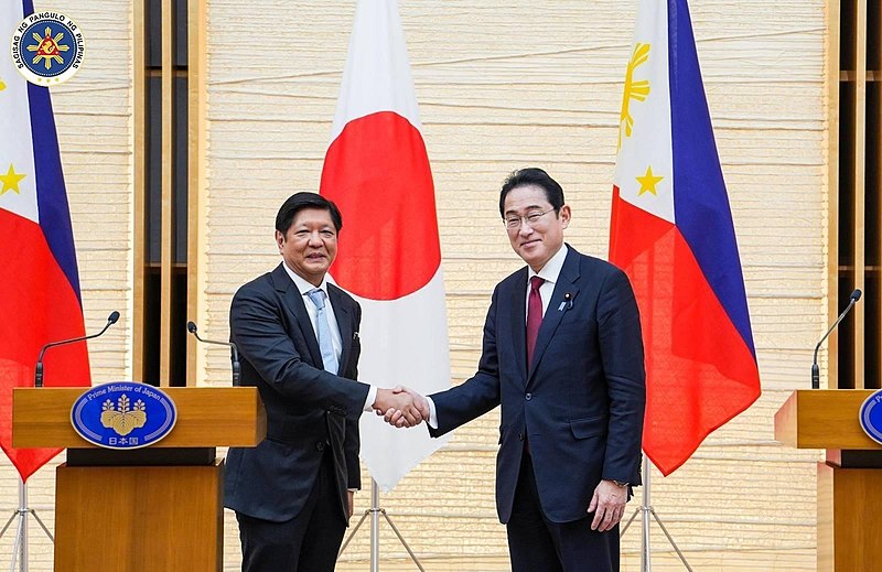 File:Fumio Kishida and Bongbong Marcos.jpg