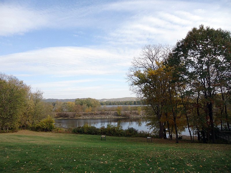 File:Gfp-iowa-effigy-mounds-looking-at-the-river.jpg