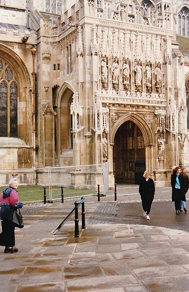 File:Gloucester Cathedral - geograph.org.uk - 6018666.jpg