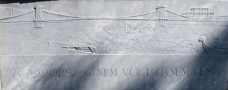 File:Graf István Széchenyi-Denkmal, Kettenbrücke-Relief, 2023 Szeged.jpg