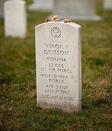 Gravestone of Virgil Grissom.jpg