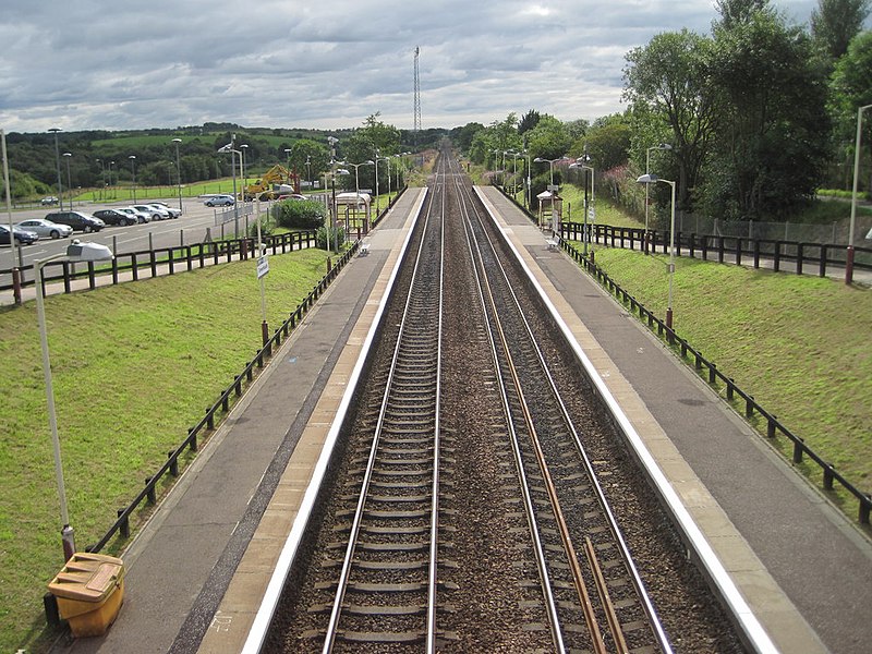 File:Greenfaulds railway station, North Lanarkshire (geograph 3703586).jpg