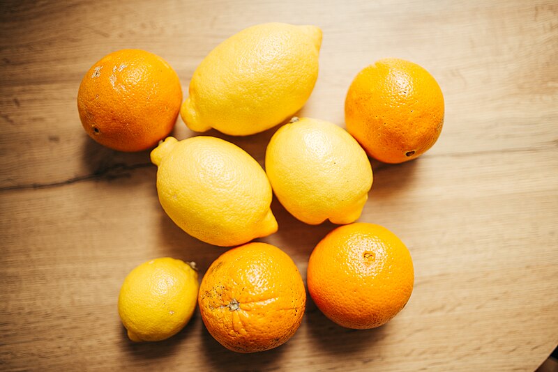 File:Group of fresh lemons and tangerines2.jpg