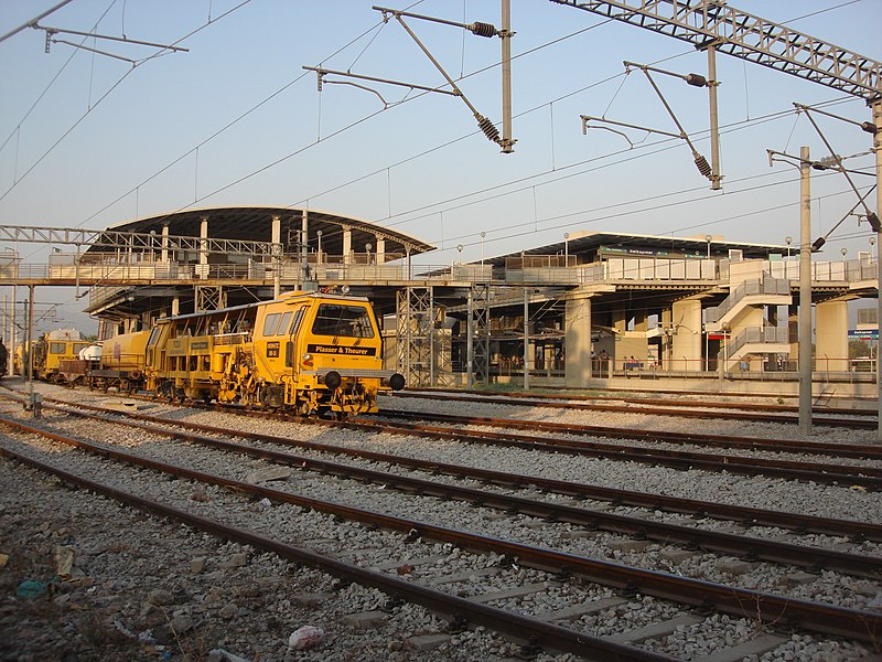 File:Halkapınar Train Station.jpg