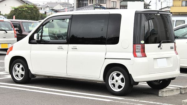 2001–2004 Mobilio (pre-facelift, Japan)