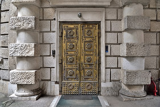 908. Дверь дома эмира Бухарского Автор — Александр Байдуков