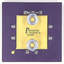 A IDT R4000 microprocessor Ic-photo-IDT--79R4400SC-60GS447--(R4400-CPU).JPG