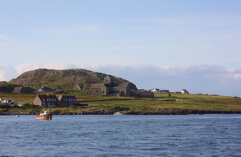 File:Iona Abbey Scotland - seen from ferry.jpg