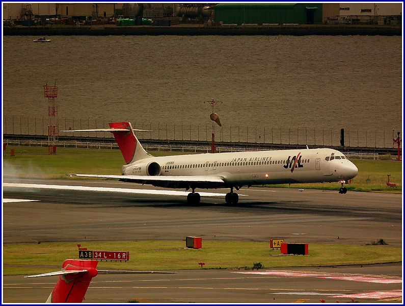 File:JAL MD90 LANDING AT HANEDA AIRPORT TOKYO JAPAN JUNE 2012 (7408745750).jpg