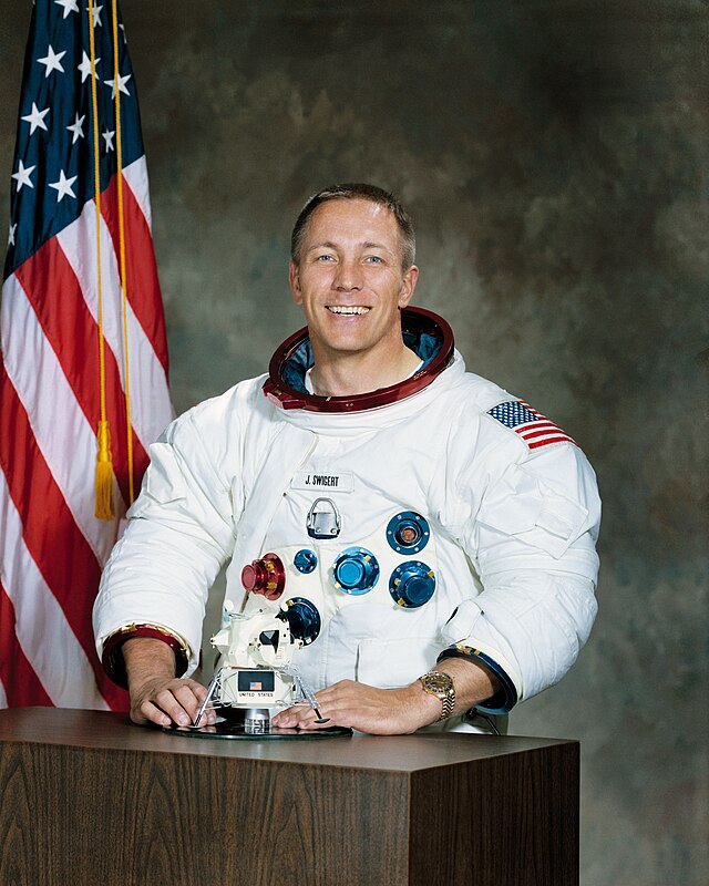 John Swigert astronauta da Apollo 13.