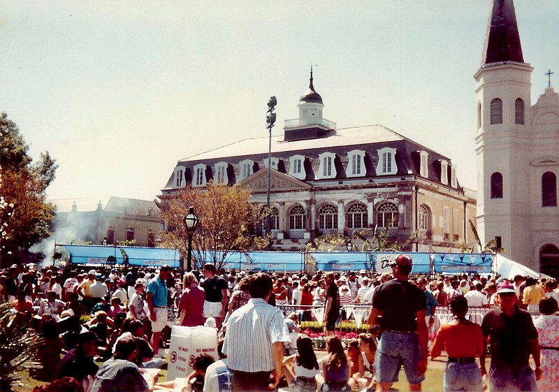 File:Jackson Square and the Cabildo during French Quarter Fest, New Orleans.jpg
