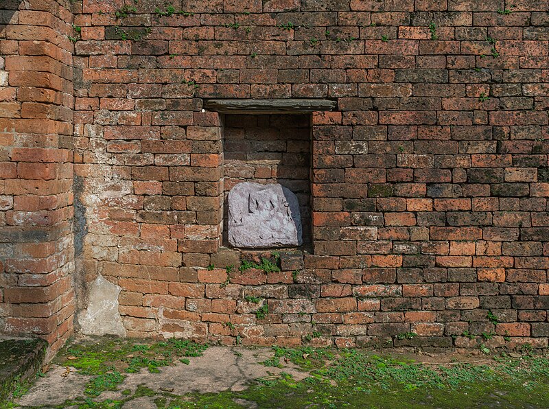 File:Jain Shrine Ruins - Vaibhar Hills - Rajgir 09.jpg