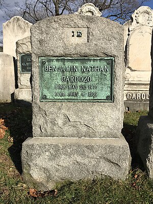 Cardozo's gravesite