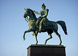 Karl XIV Johans staty vid Slussplan i Stockholm.