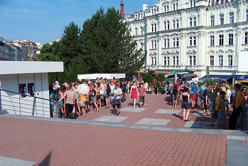 File:Karlovy Vary, Thermal, pokladny Last Minute (01).jpg