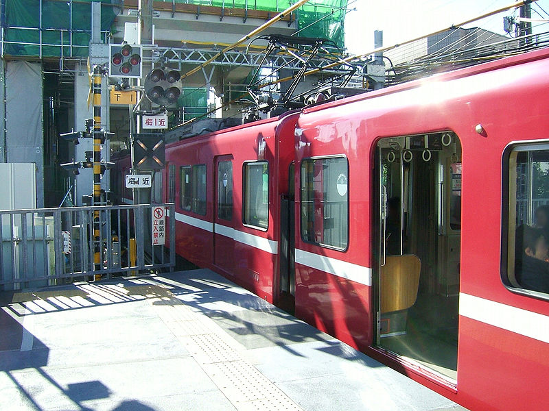 File:Keikyu-railway-main-line-Umeyashiki-station-doorcut-20081119.jpg