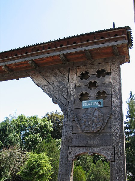 File:Kezdi porte.JPG