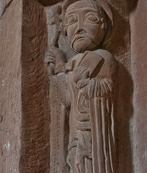File:Kilpeck, The church of St. Mary and St. David , Carving of saint on south chancel arch column - geograph.org.uk - 4661792.jpg