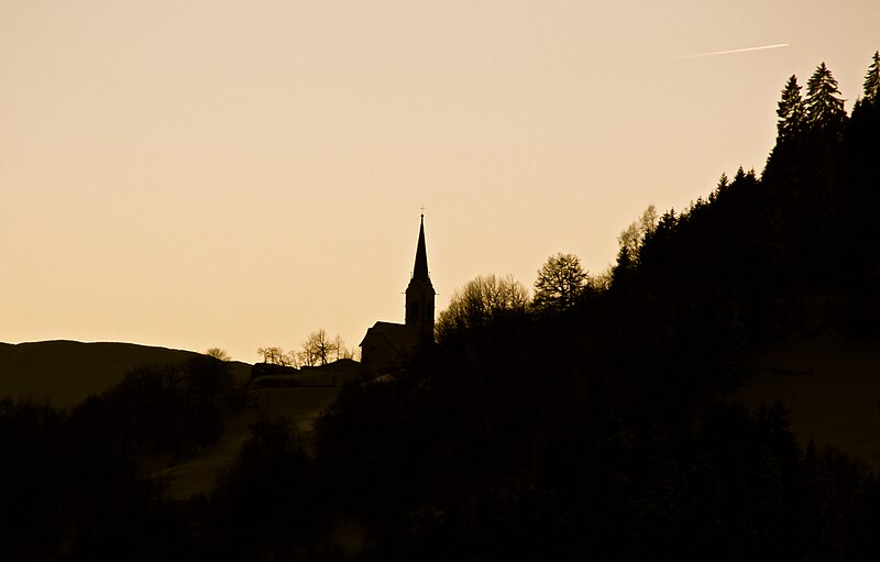 File:Ladir Kirche Sunset.JPG