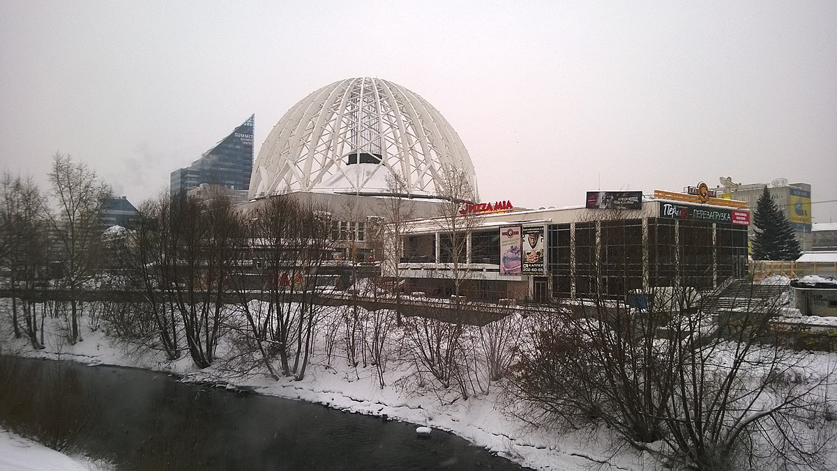Заброшенное здание у цирка Екатеринбург