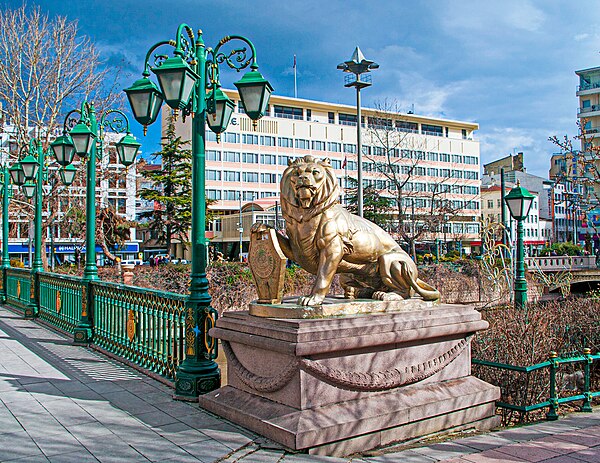 Image: Lion statue, Eskişehir (cropped)
