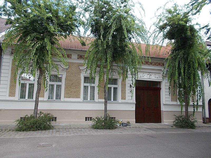 File:Listed house. - 18 Katona József Street, Erzsébetváros, Kecskemét 2016 Hungary.jpg