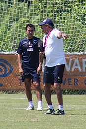 Luis Perez dan Ricardo Lavolpe - LIH Monterrey.jpg
