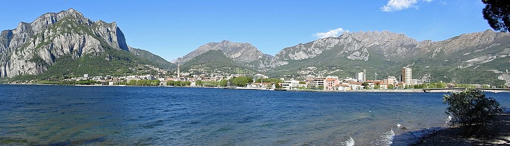 Lecco mit Monte Coltignone, Monte Due Mani und Resegone