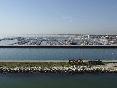 Come arrivare a Marina Di Ravenna con i mezzi pubblici - Informazioni sul luogo