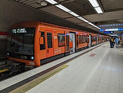 M200-juna Rautatientorin metroasemalla vuonna 2024.