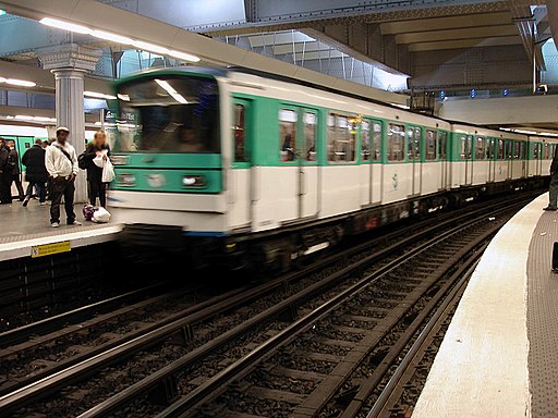 Metro de Paris - Ligne 5 - Gare de l Est 02