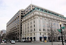 Metropolitan Square - Washington DC - shimoliy fasad.JPG