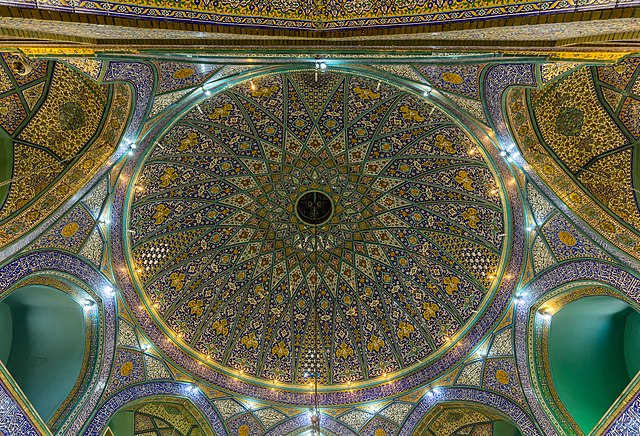 Купол Мечети имама (до 1979 года — Мечеть шаха) на севере Большого Базара в Тегеране