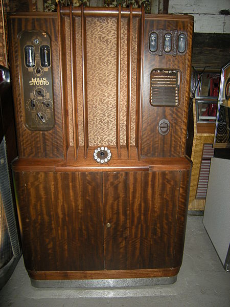 File:Mills Studio jukebox 01.jpg