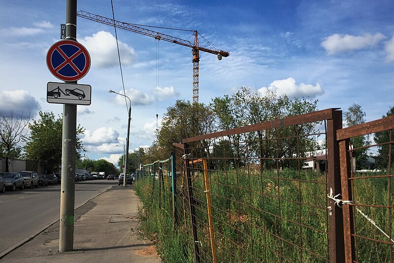 File:Moscow, Levoberezhnaya Street construction site (31616725565).jpg