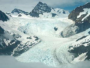 La Pérouse glacier in 2008, with Mount Dagelet behind