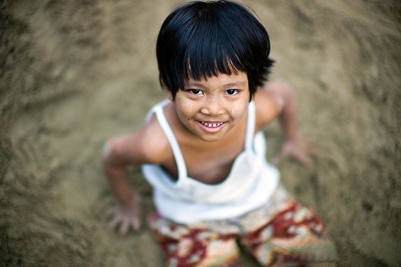 File:Myanmar smiles (15211282073).jpg